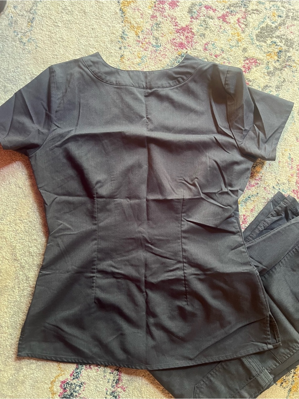 🩺3 Piece Scrub Set Charcoal Gray Top/Pants w/ Multicolor Confetti Print Top🩺 - Picture 10 of 16